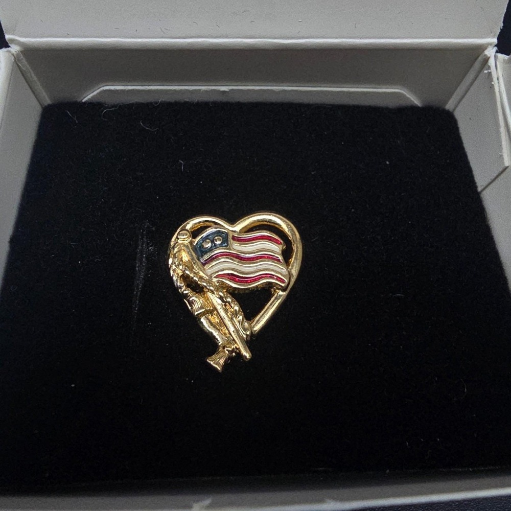 Avon Forever America Pin In Box USA Patriotic Vintage Costume Jewelry